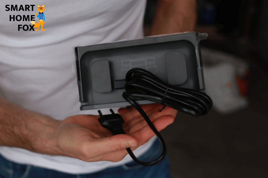 Ecovacs Deebot OZMO T8 Plus charging station from behind